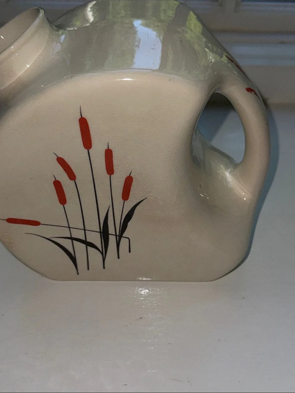VTG Universal Cambridge MCM Ceramic Refrigerator Water Pitcher Cattail Design